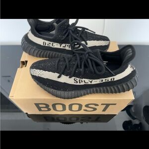 adidas Yeezy Boost 350 V2 Core Black
White